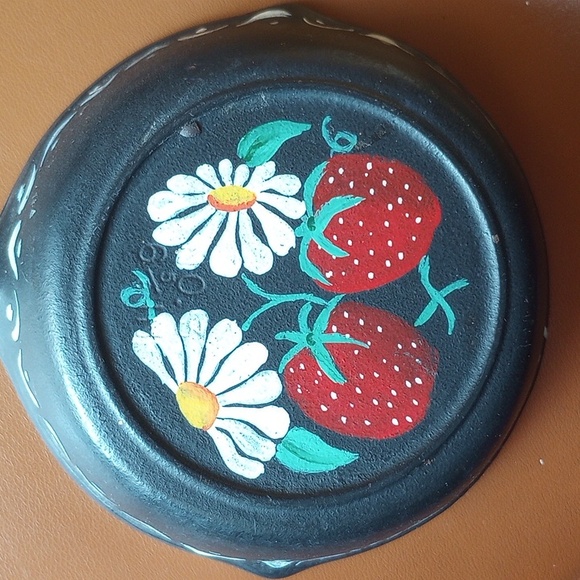 Hand-Painted Strawberry Cast Iron Skillet, Vintage Decorative Wall Decor, Black - Picture 2 of 6
